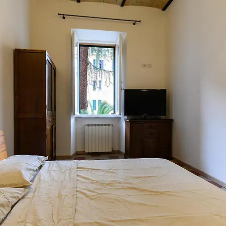 Caracciolo House *