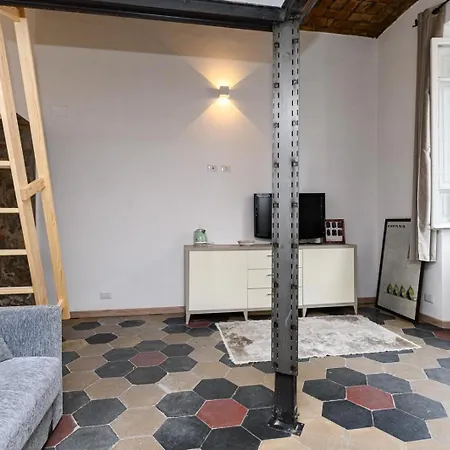 Daire Caracciolo House Roma